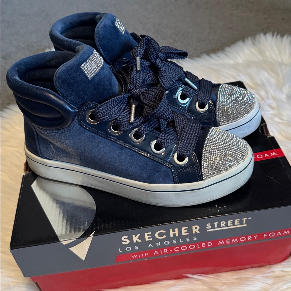 Sketches velvet vixen sneakers